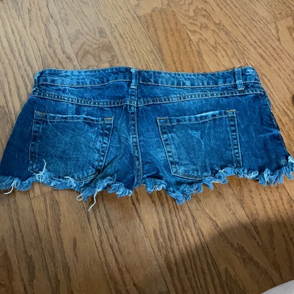 Forever 21 size 28 denim jean shorts - Picture 2 of 2